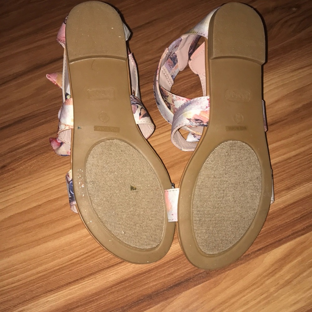Sandals - Picture 2 of 3